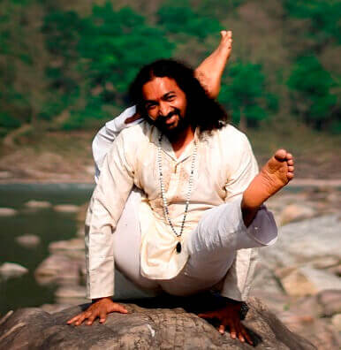 Yogi Dinesh Chander Ji (Director & Leading Hatha Yoga Teacher)